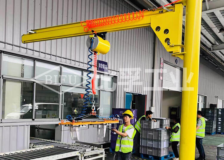 汽車主機(jī)廠上下貨氣動(dòng)平衡吊案例