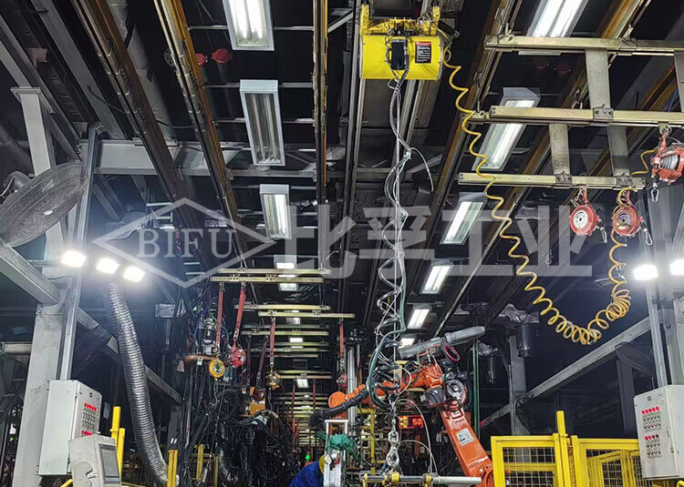 汽車主機(jī)廠側(cè)圍氣動(dòng)平衡吊案例