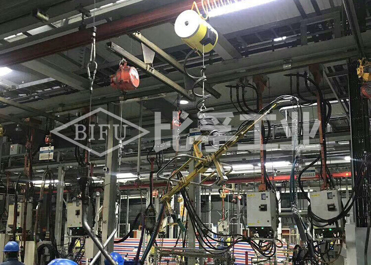 汽車主機(jī)廠底盤氣動(dòng)平衡吊案例