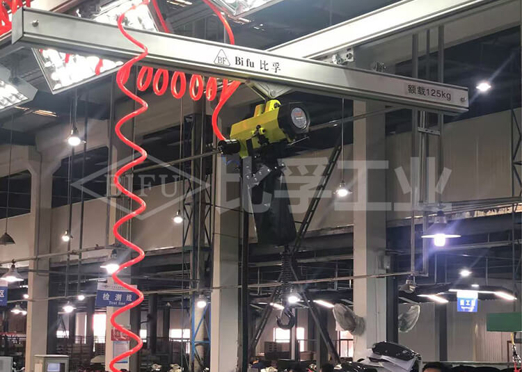 摩托車發(fā)動(dòng)機(jī)氣動(dòng)葫蘆案例